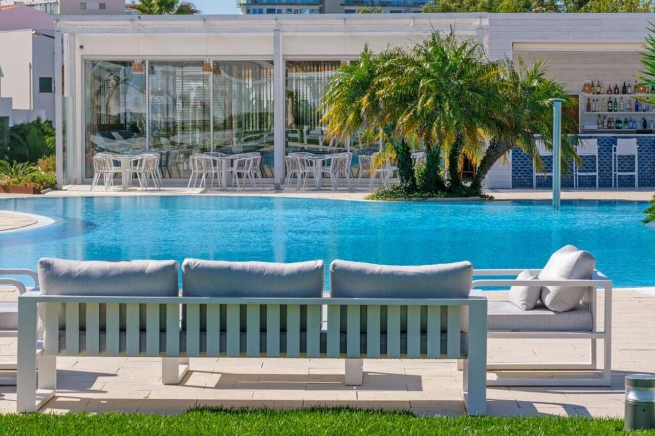 Malibu Foz Hotel - La Maison Younan Figueira da Foz Exteriör bild The pool at the hotel