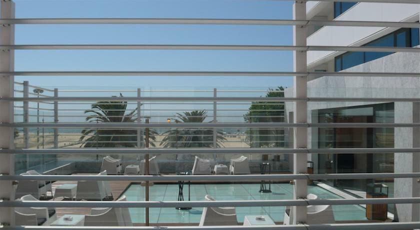 Malibu Foz Hotel - La Maison Younan Figueira da Foz Exteriör bild View of the beach from the hotel