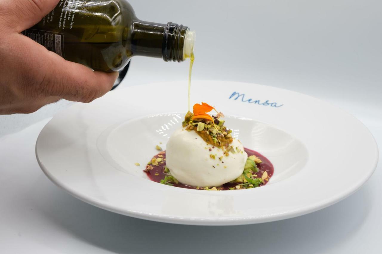 Malibu Foz Hotel - La Maison Younan Figueira da Foz Exteriör bild Olive oil being drizzled over a salad