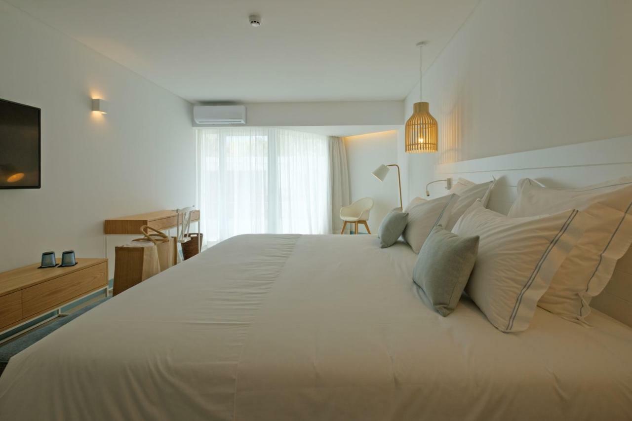 Malibu Foz Hotel - La Maison Younan Figueira da Foz Exteriör bild A room at the hotel