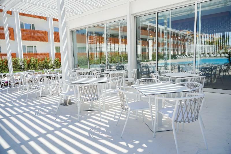 Malibu Foz Hotel - La Maison Younan Figueira da Foz Exteriör bild The terrace
