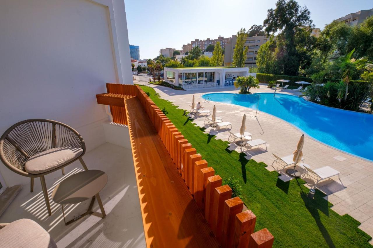 Malibu Foz Hotel - La Maison Younan Figueira da Foz Exteriör bild The swimming pool at the hotel