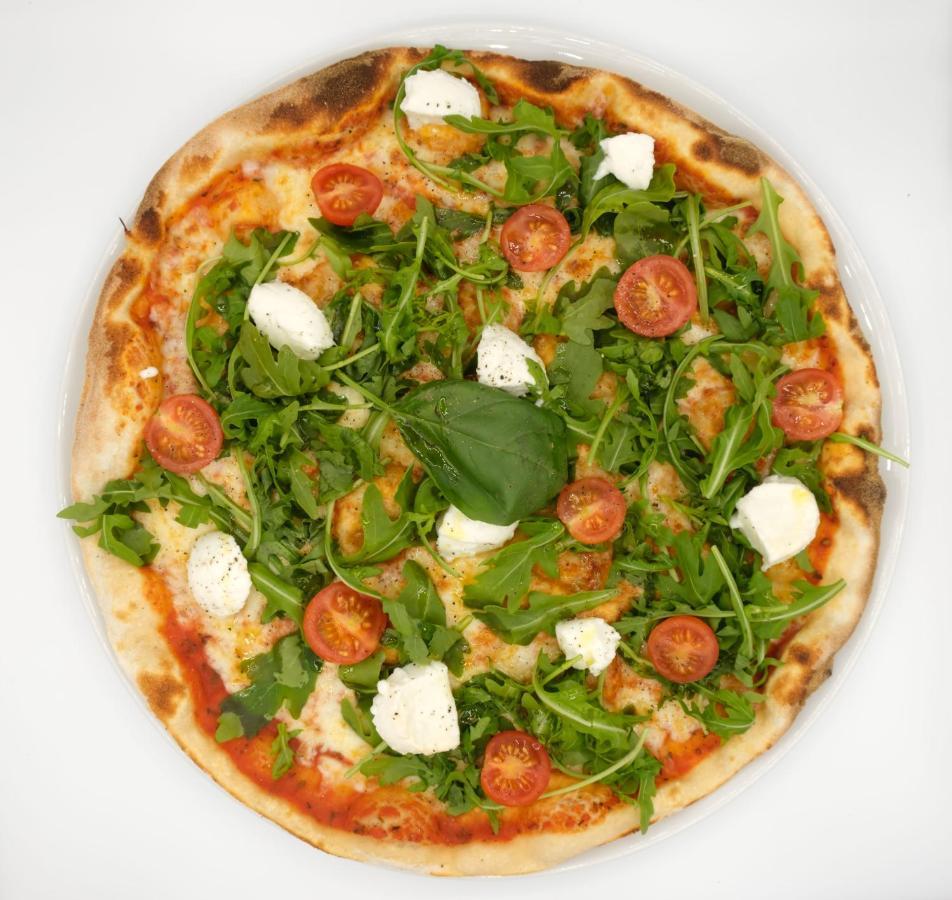 Malibu Foz Hotel - La Maison Younan Figueira da Foz Exteriör bild A pizza with rocket