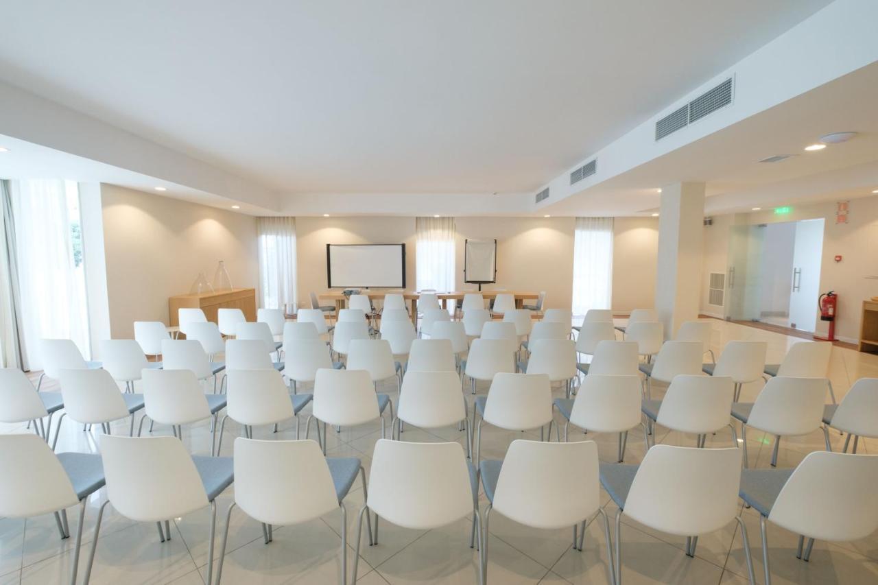 Malibu Foz Hotel - La Maison Younan Figueira da Foz Exteriör bild The conference room