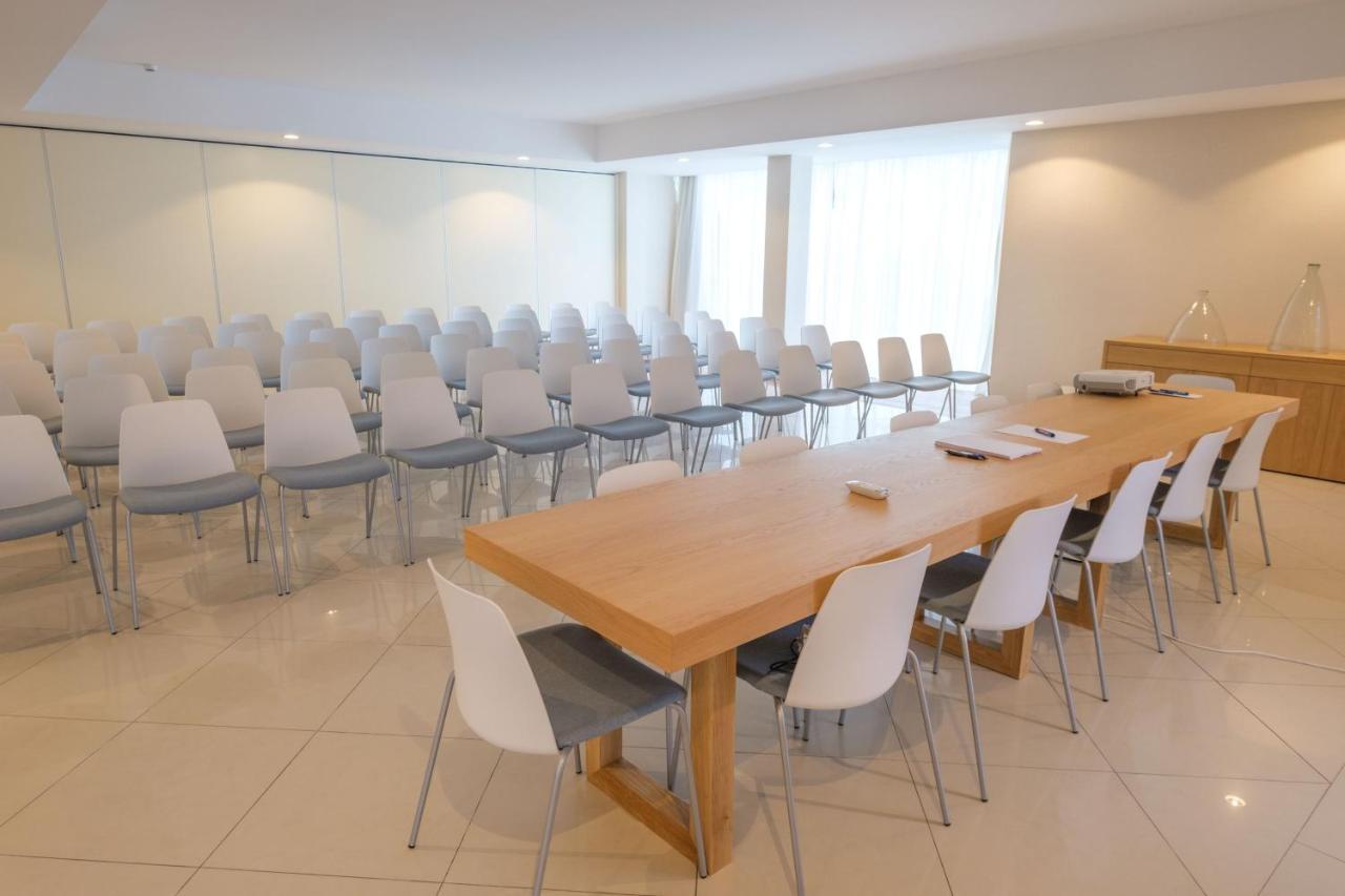 Malibu Foz Hotel - La Maison Younan Figueira da Foz Exteriör bild The boardroom at the University of East London